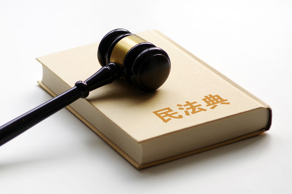 男子持刀追砍伤人 警方：因倒车打架