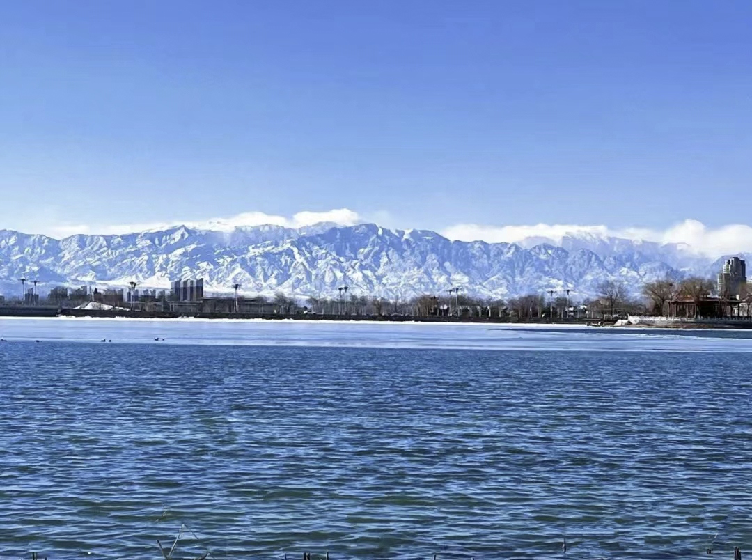 银川贺兰山雪景图片