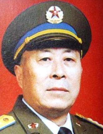 1992年,空军司令员王海上将因年龄到期离任,谁来接任他的职务?