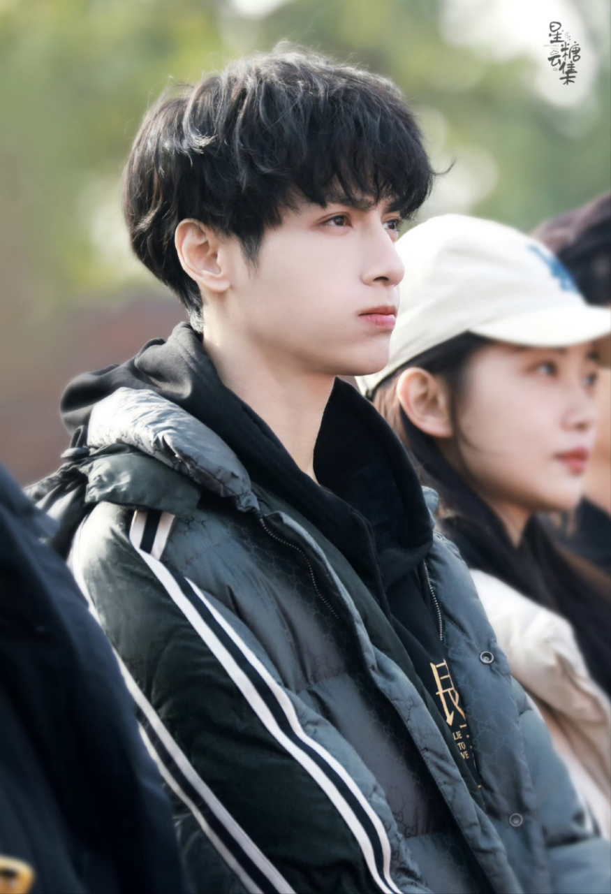 良言写意开机现场的罗云熙满十八岁了嘛?厉择良顺毛和顺毛差异好大啊!