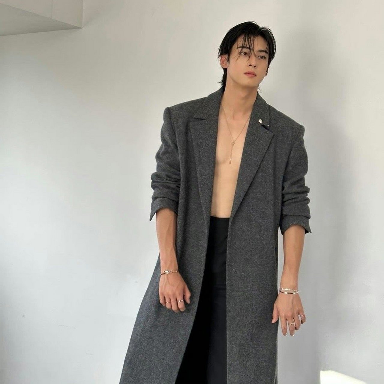 起猛了,看到车银优的腹肌了,好开心啊!身材真好,好想摸摸啊!