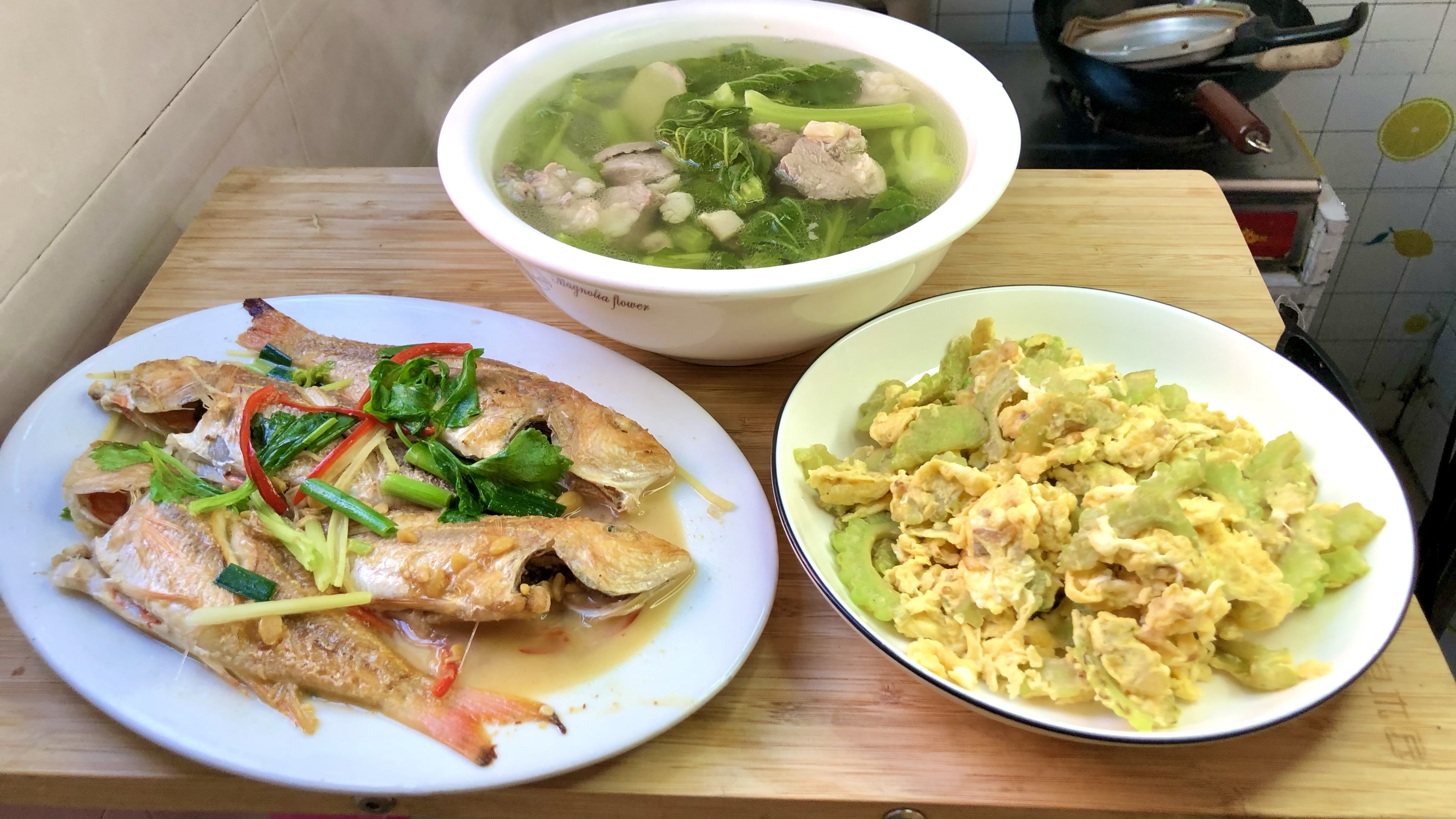 半煎煮金丝鱼,苦瓜炒蛋,春菜瘦肉汤,潮汕家常二菜一汤