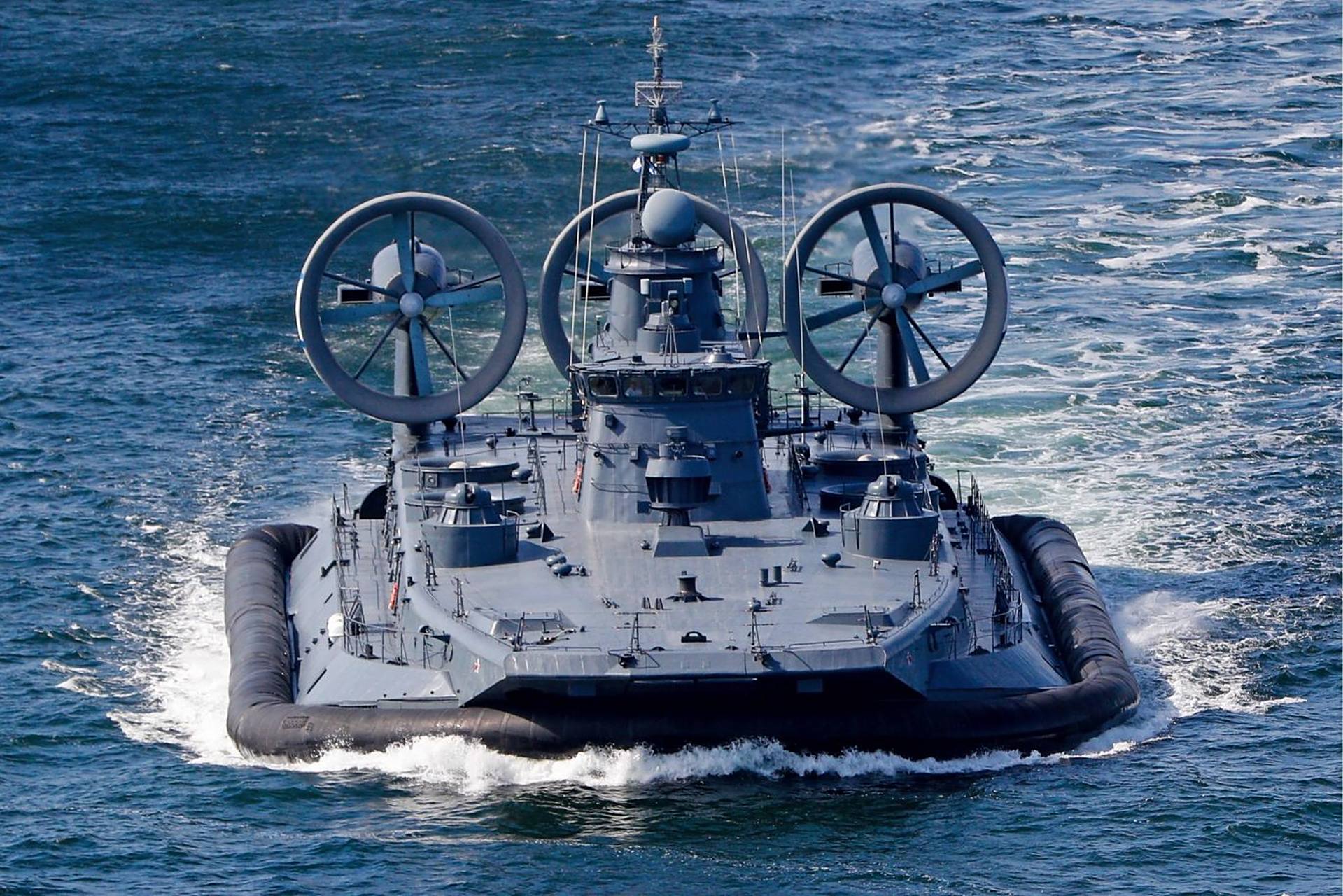 俄罗斯12322型气垫登陆艇,绰号"欧洲野牛"世界上最大的气垫船,最后一