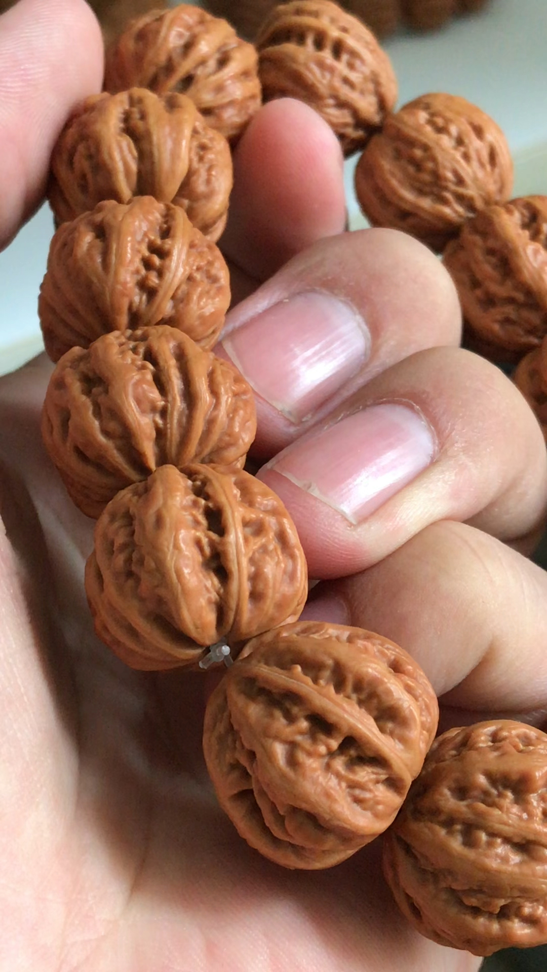 京八棱小核桃,怎么越玩纹路越粗呢?