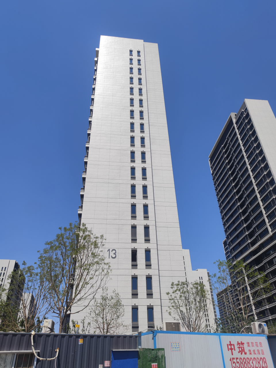 今天是绿城春来晓园一期交房前的业主开发日,从外面拍了几张照片,颜值