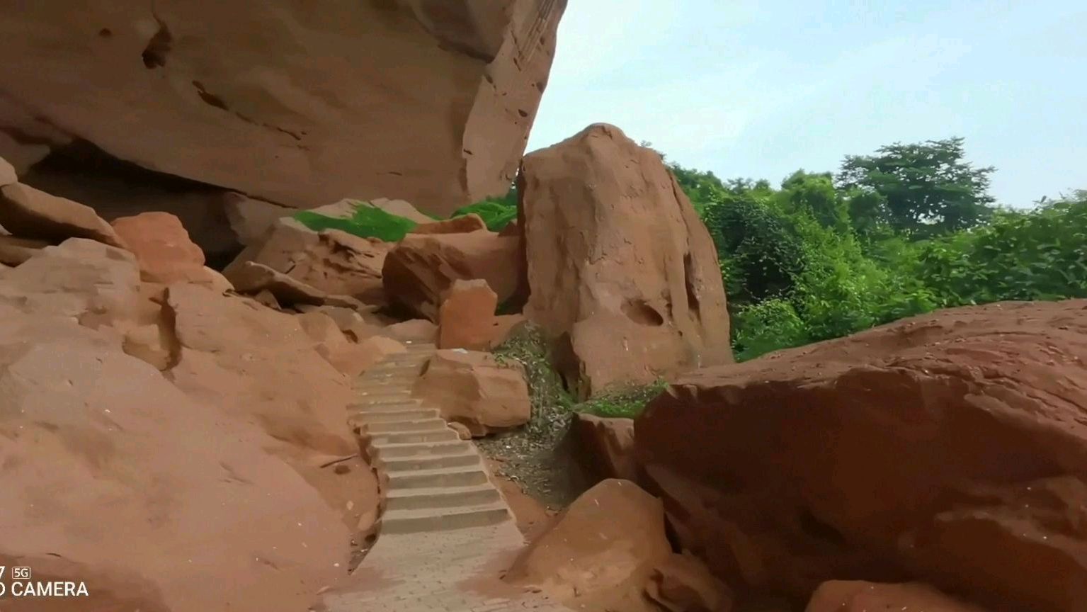 去爬舅舅村里的大山,环境优美,太漂亮了