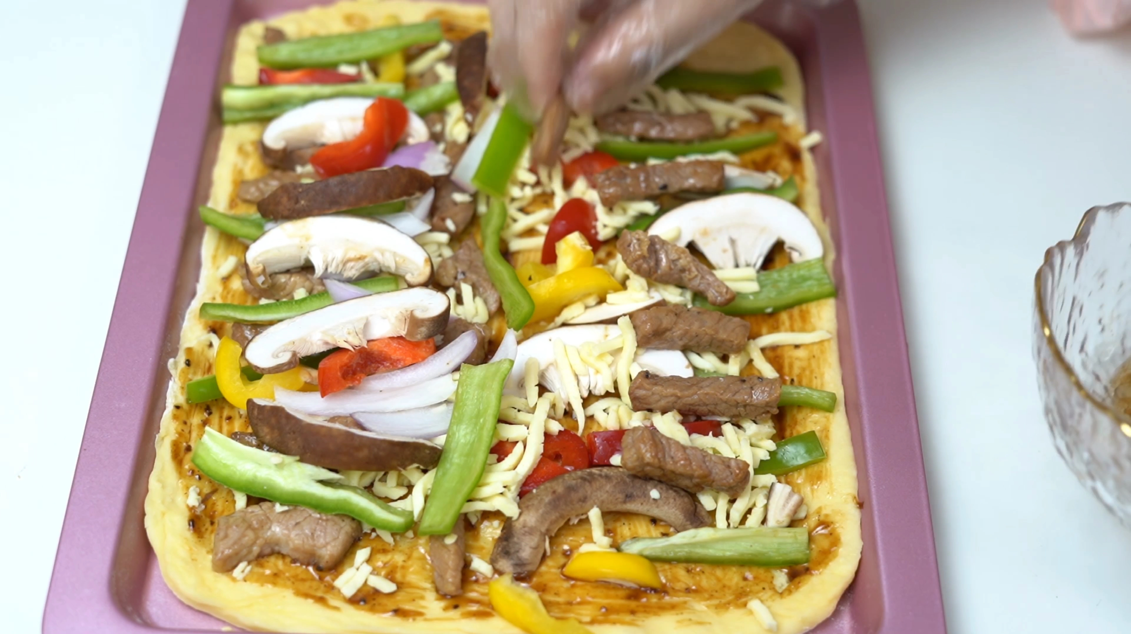 晚上好,昨天的彩椒火腿今天的《黑椒牛肉披萨》你喜欢什么披萨?