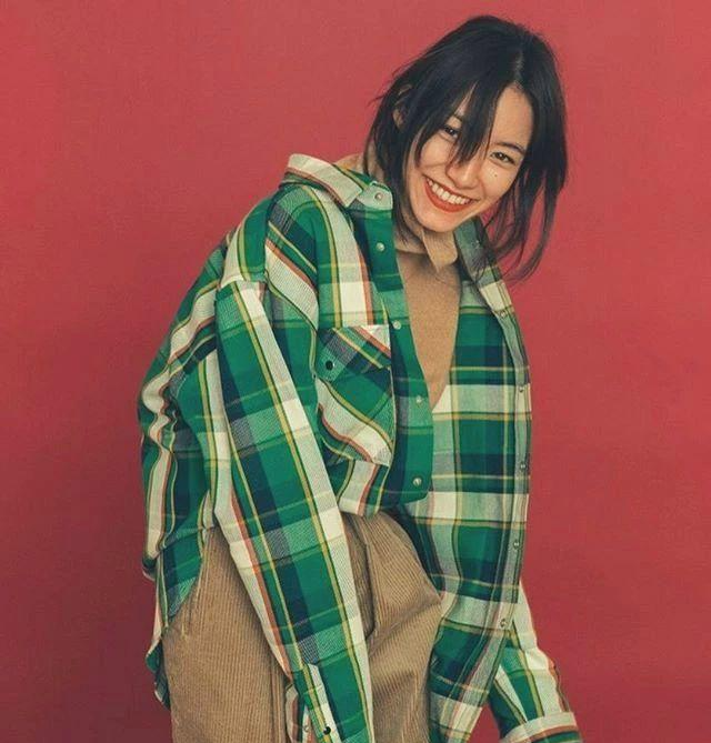 吉田沙世穿衣显瘦,脱衣有肉,160的混血超模好时髦