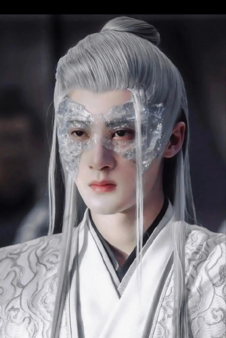 长相思#  相柳为她定制弓箭 35年 救她海底护性命37年 以防风邶身份