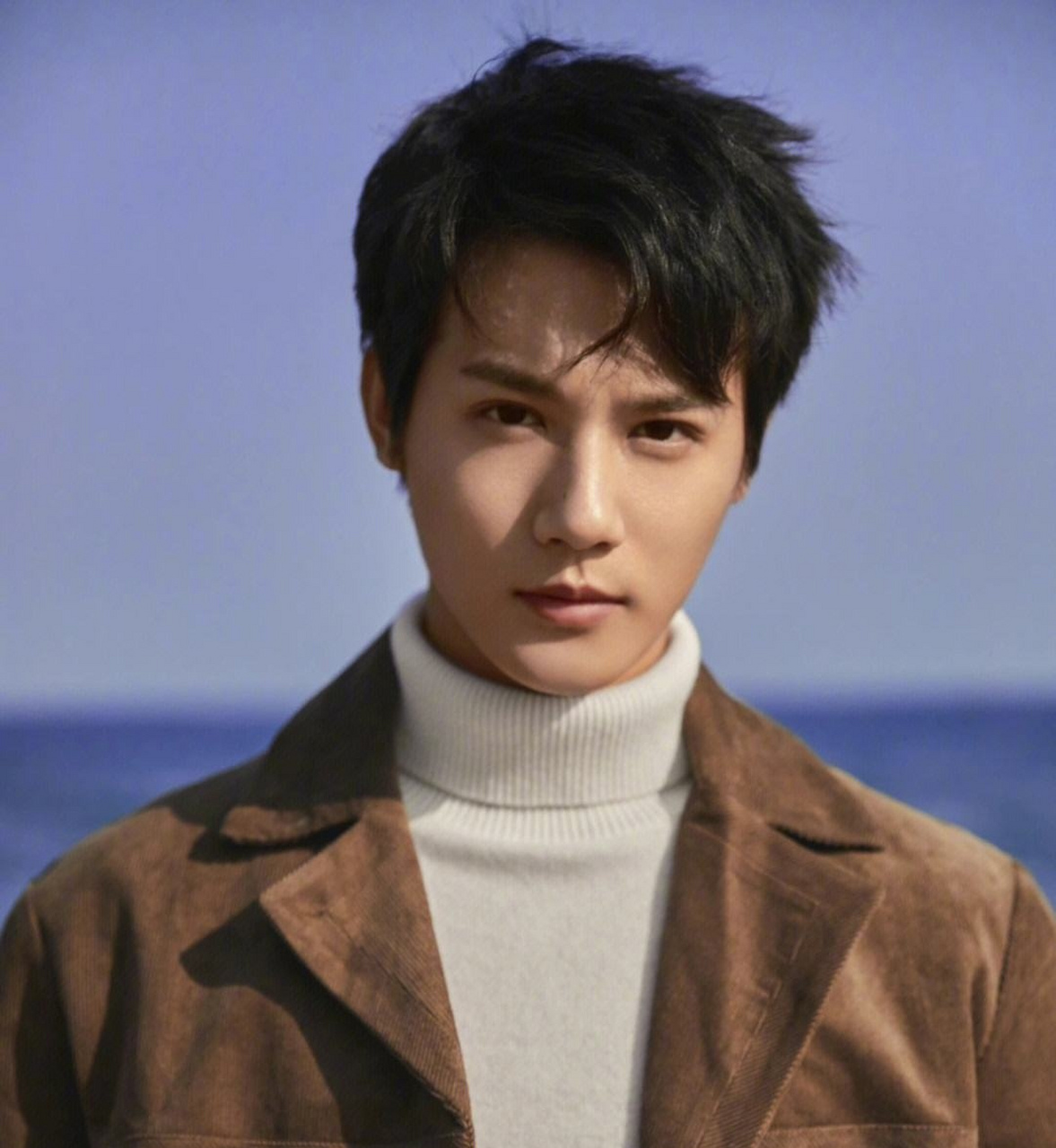 个人觉着这件事其实挺有意思的,原本轧戏算是负面新闻,但具体到