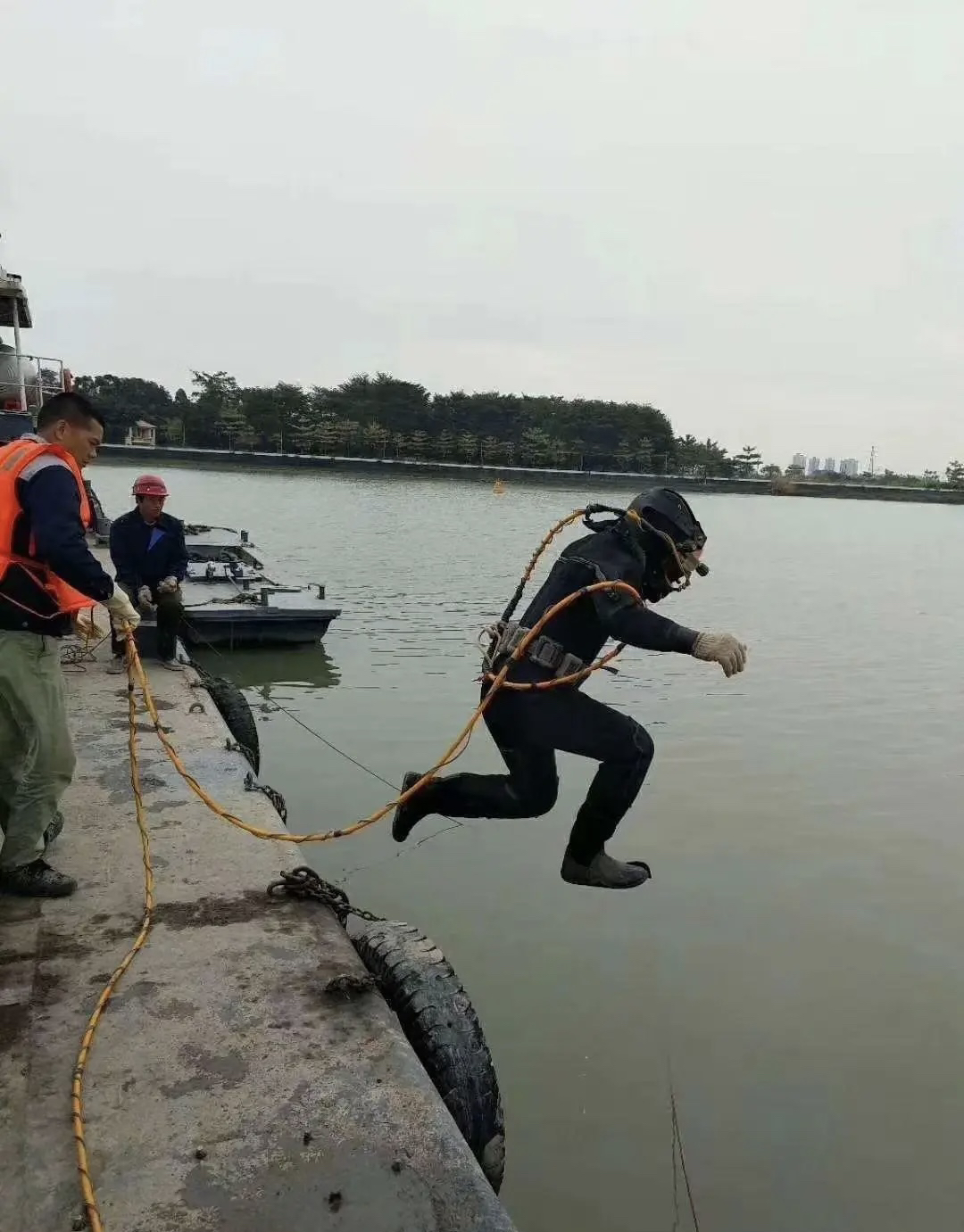 福州潜水打捞图片