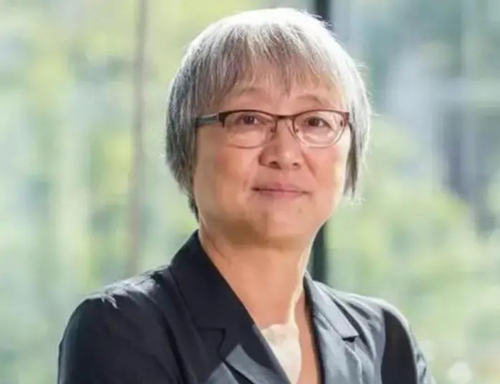 上海"高考状元"袁钧瑛,公费留美学习后拒不回国,甚至加入美籍,暮年她