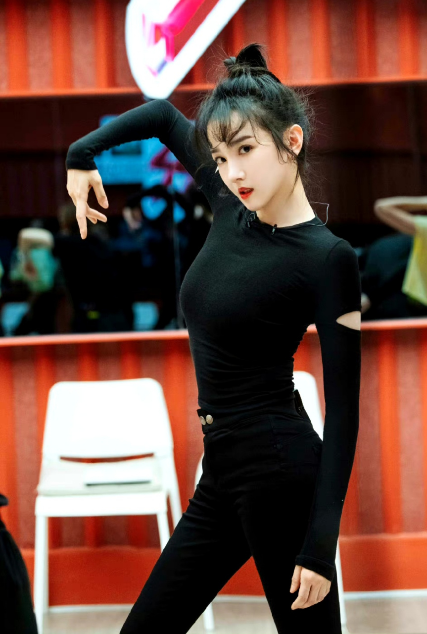 大家觉得陈小纭身材怎么样?