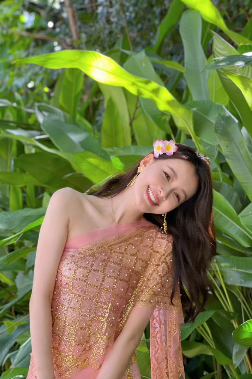 孙怡笑得好灿烂,又美,又甜好讨喜!