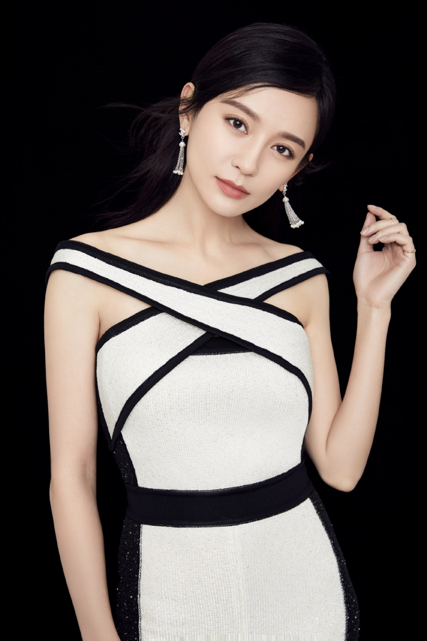 施诗,1990年2月6日出生于安徽省,毕业于北京电影学院表演系,中国内地