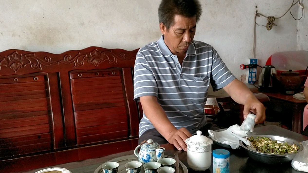 浓浓客家情,广东农村,客家人包粄,加这些食材,你看怎么样?
