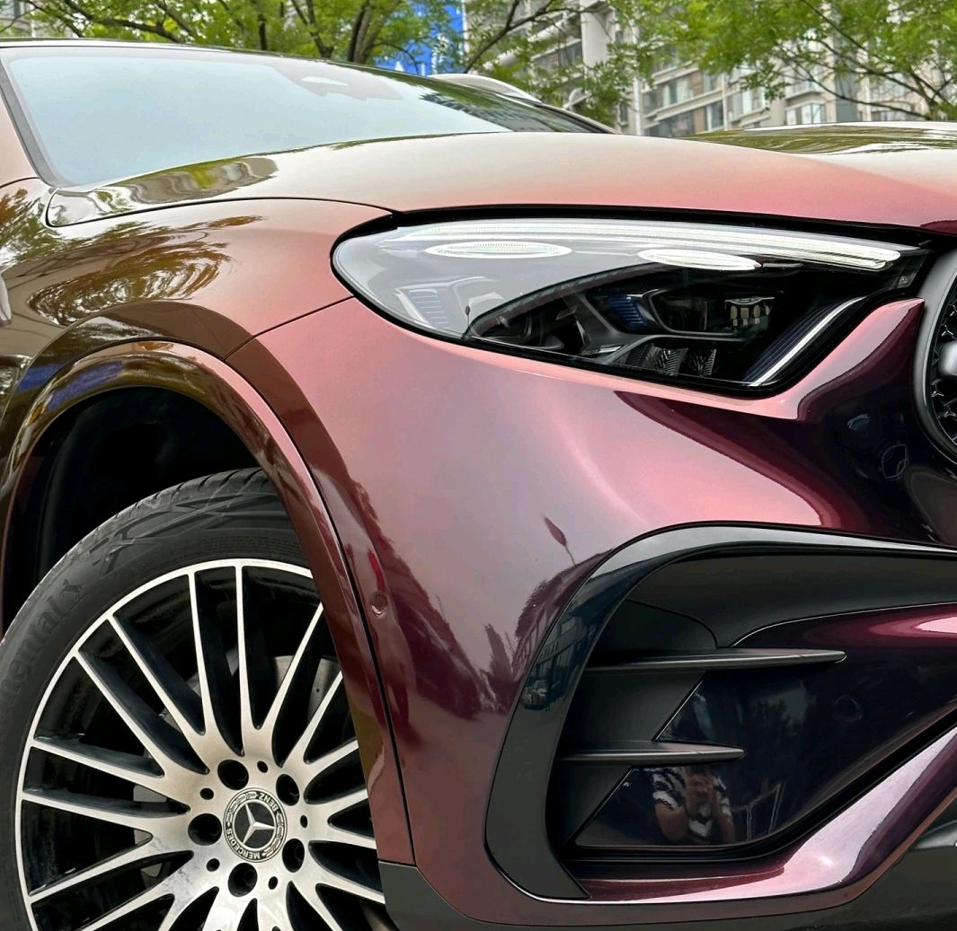 奔驰glc"变色龙"来了,漆面个性化十足,实力大增,竞争宝马x3