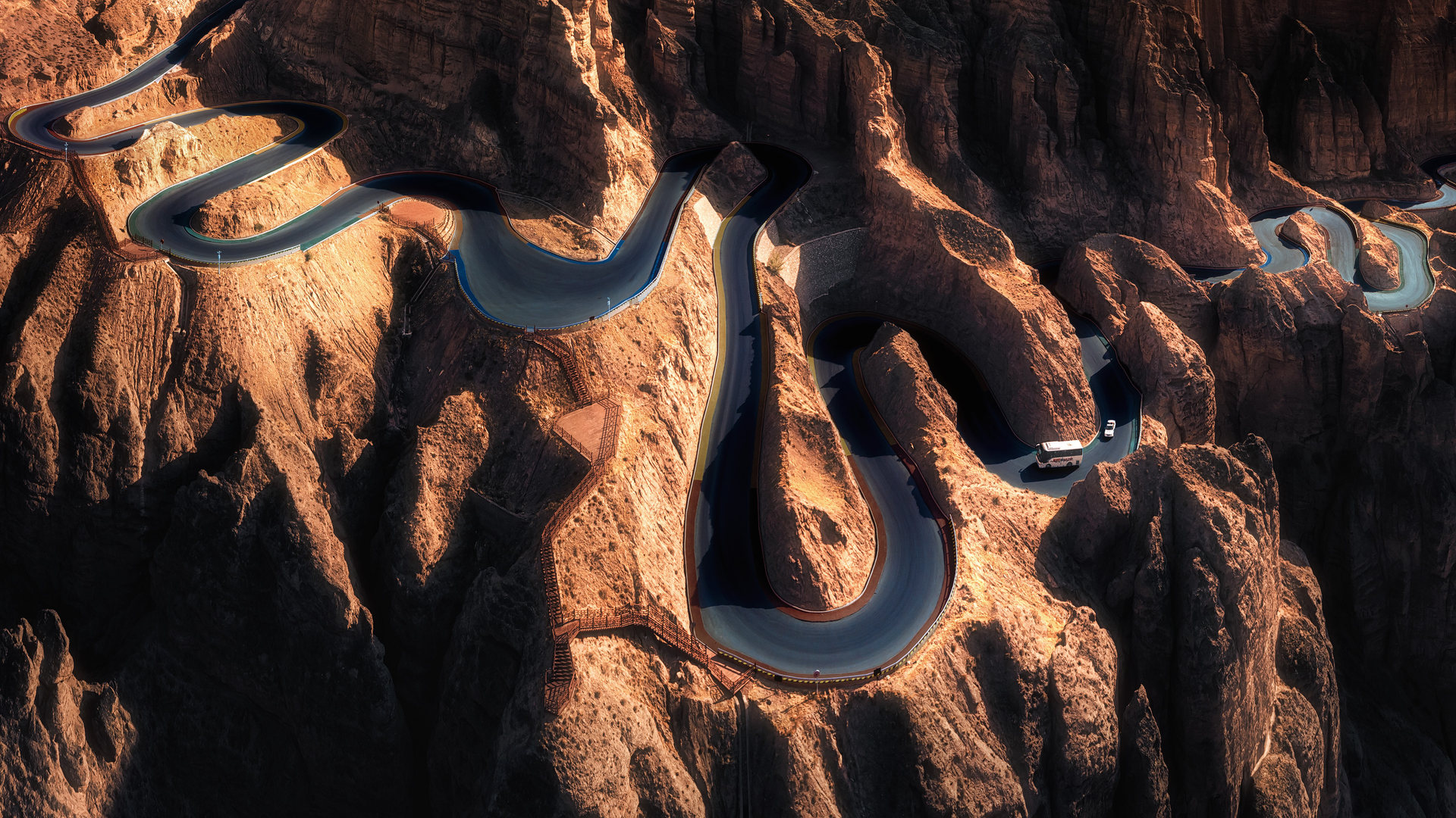 中国最诡异的盘山公路犹如迷宫 这才叫一片孤城万仞山