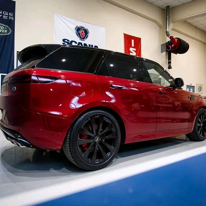 新路虎揽胜"青春版"亮相,气场全开,双色车身 四排气 4.4t动力