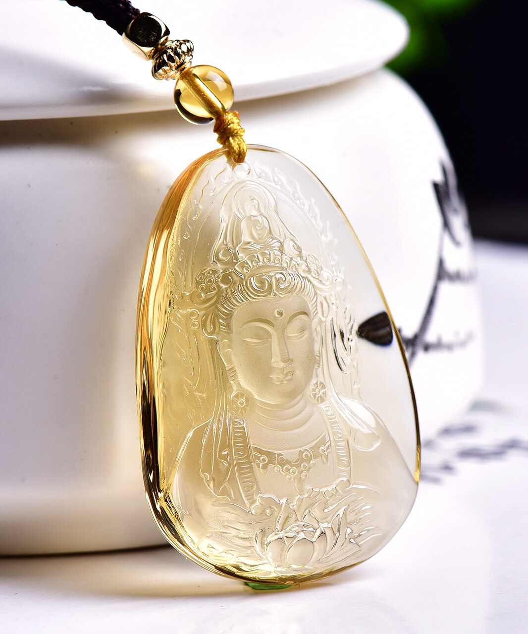 天然黄水晶观音菩萨吊坠,大师级雕工,晶体纯净.#天然黄水晶吊坠