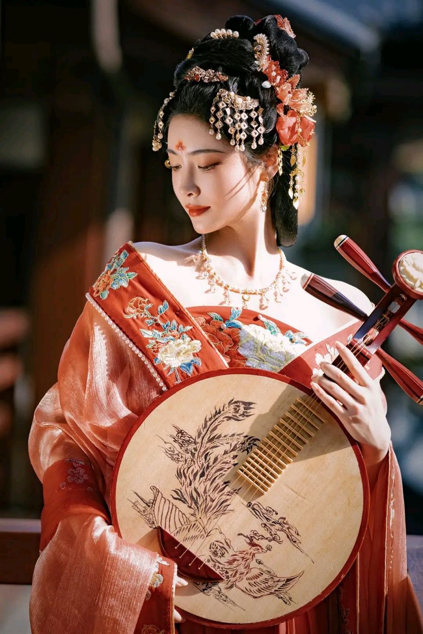 古典国风美人# #八卦娱乐明星# #许佳琪# 许佳琪汉服写真,美貌性感