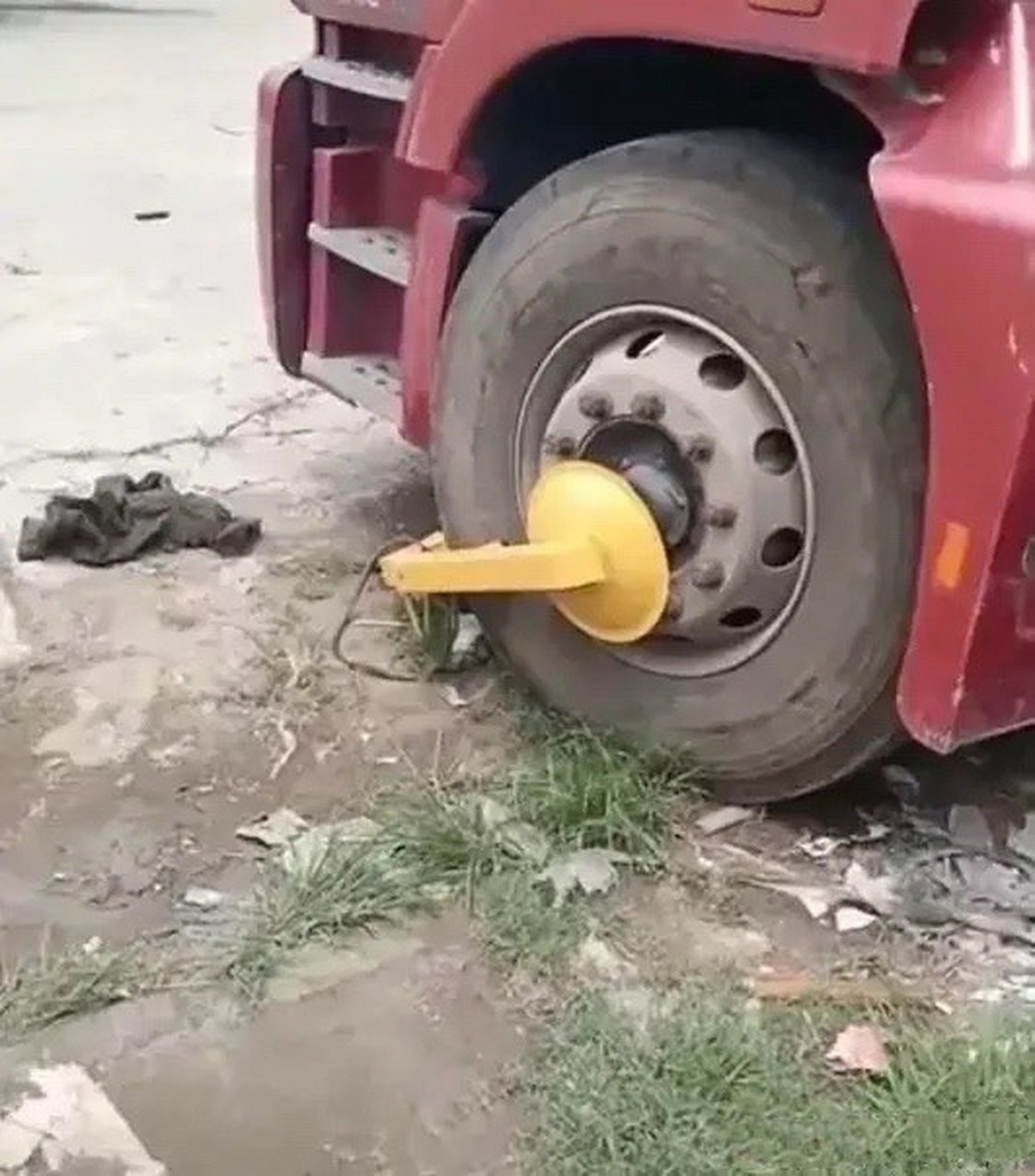 果然是锁车之城啊!  刚刚我还看到印钞机路口,62万人被罚,罚款1.