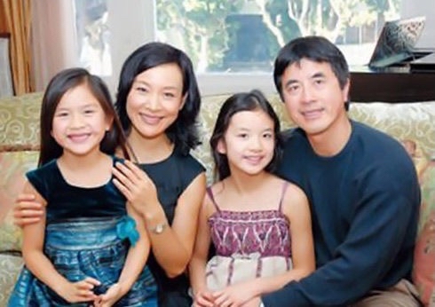 陈冲出生上海医学世家,凭借电影《小花》一举成名