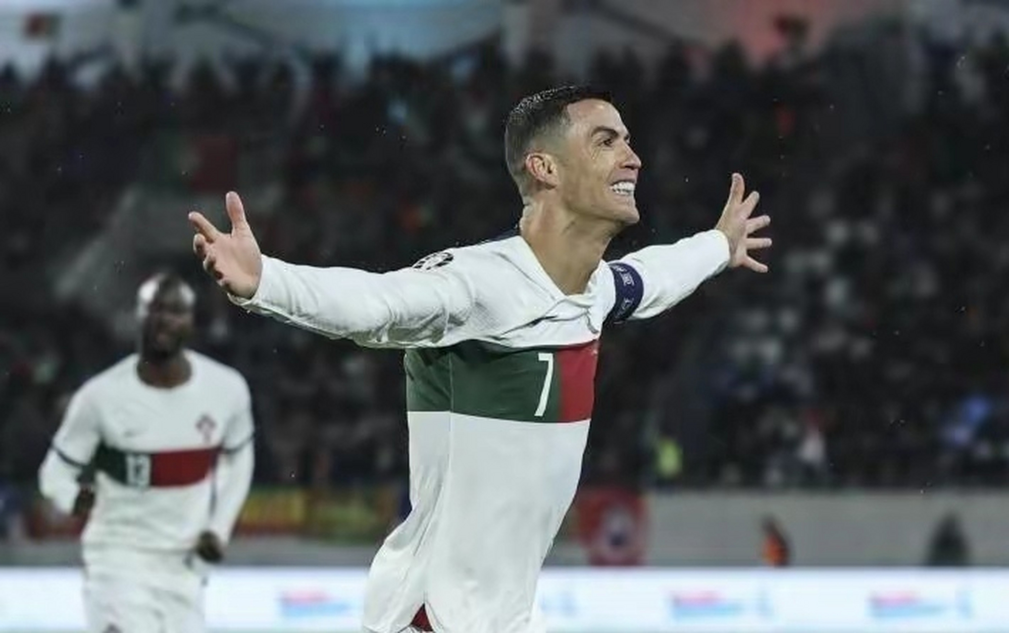 足球修改越位规则,c罗成最大受益者.