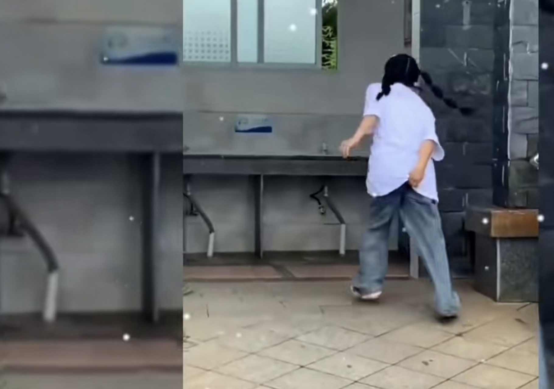 着急上厕所,太尴尬啦