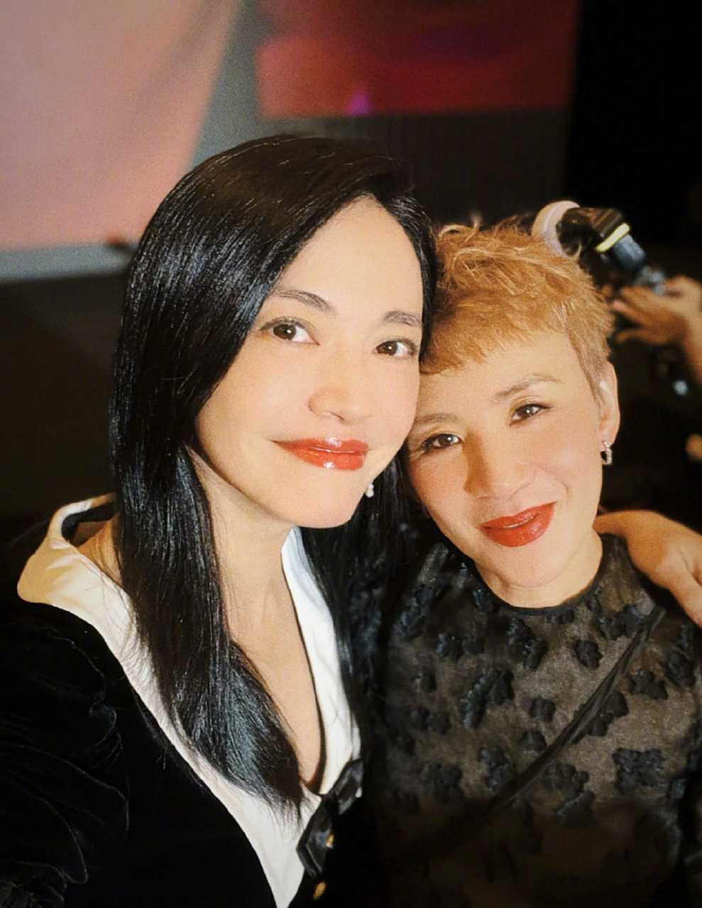 【姚晨闫妮吴君如合影】姚晨晒出自己在first青年电影展上,与两位老友