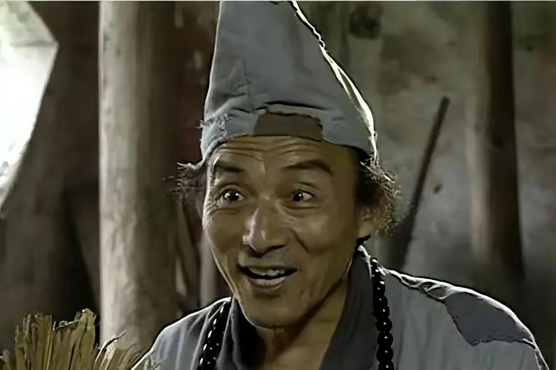 90岁"济公"游本昌再获奖,对年轻演员一番话引人深思,众星洒泪.