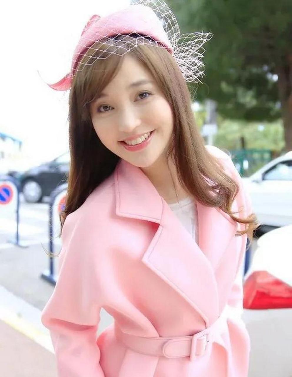 金莎,1983年3月14日出生于上海,原名金沙,毕业于星海音乐学院,中国女