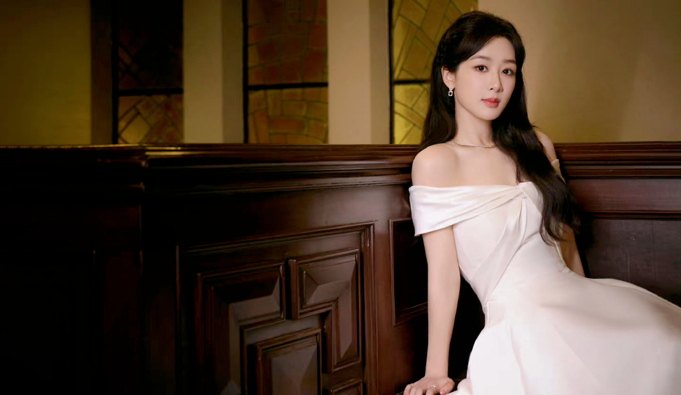 两人都是一朵洁白的莲花,出淤泥而不染,清爽舒适 #杨紫赵丽颖白裙