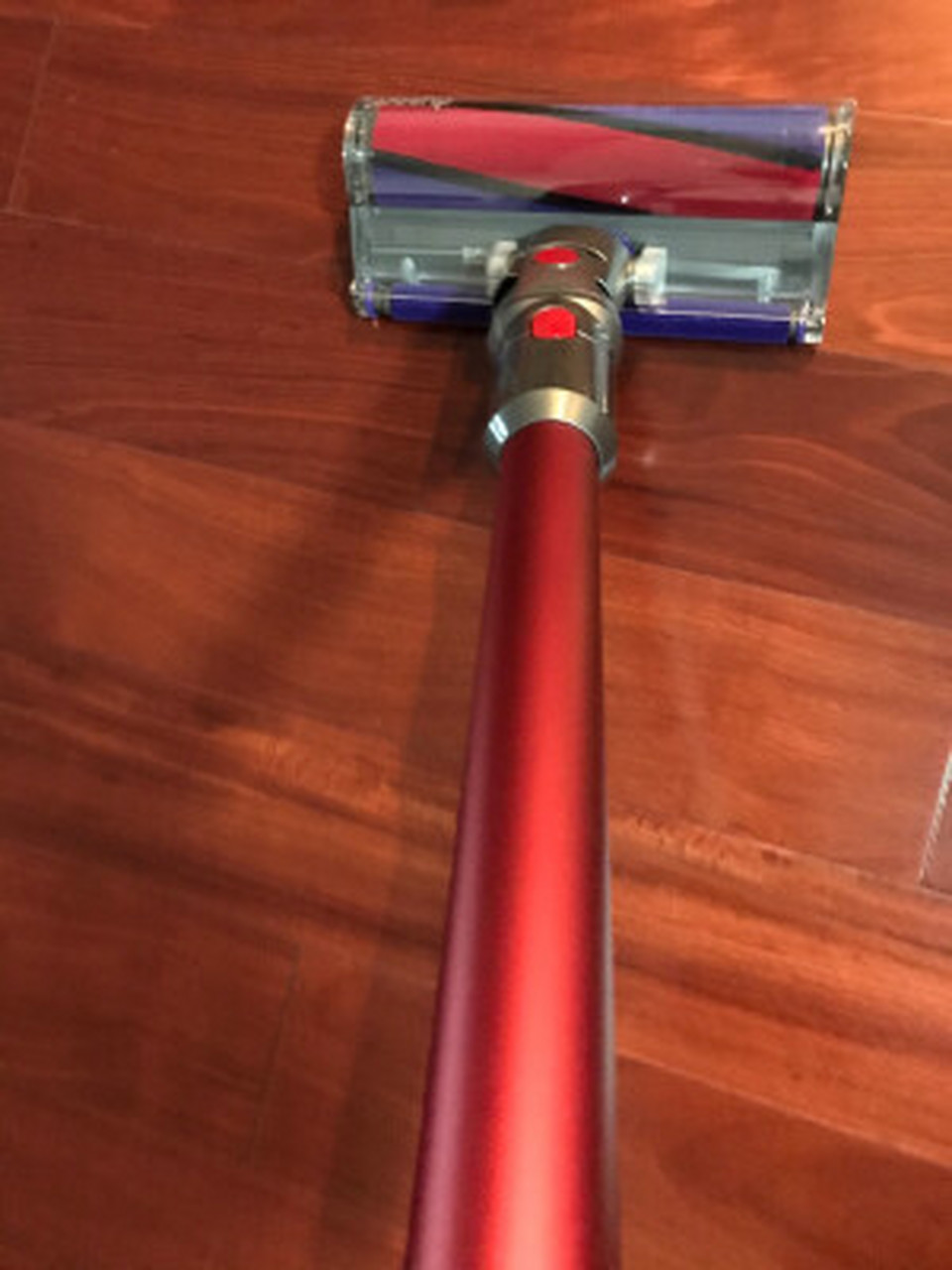 美国戴森吸尘器v8和v10哪个好,戴森 v8 v6 对比  戴森v8也还不错,配件