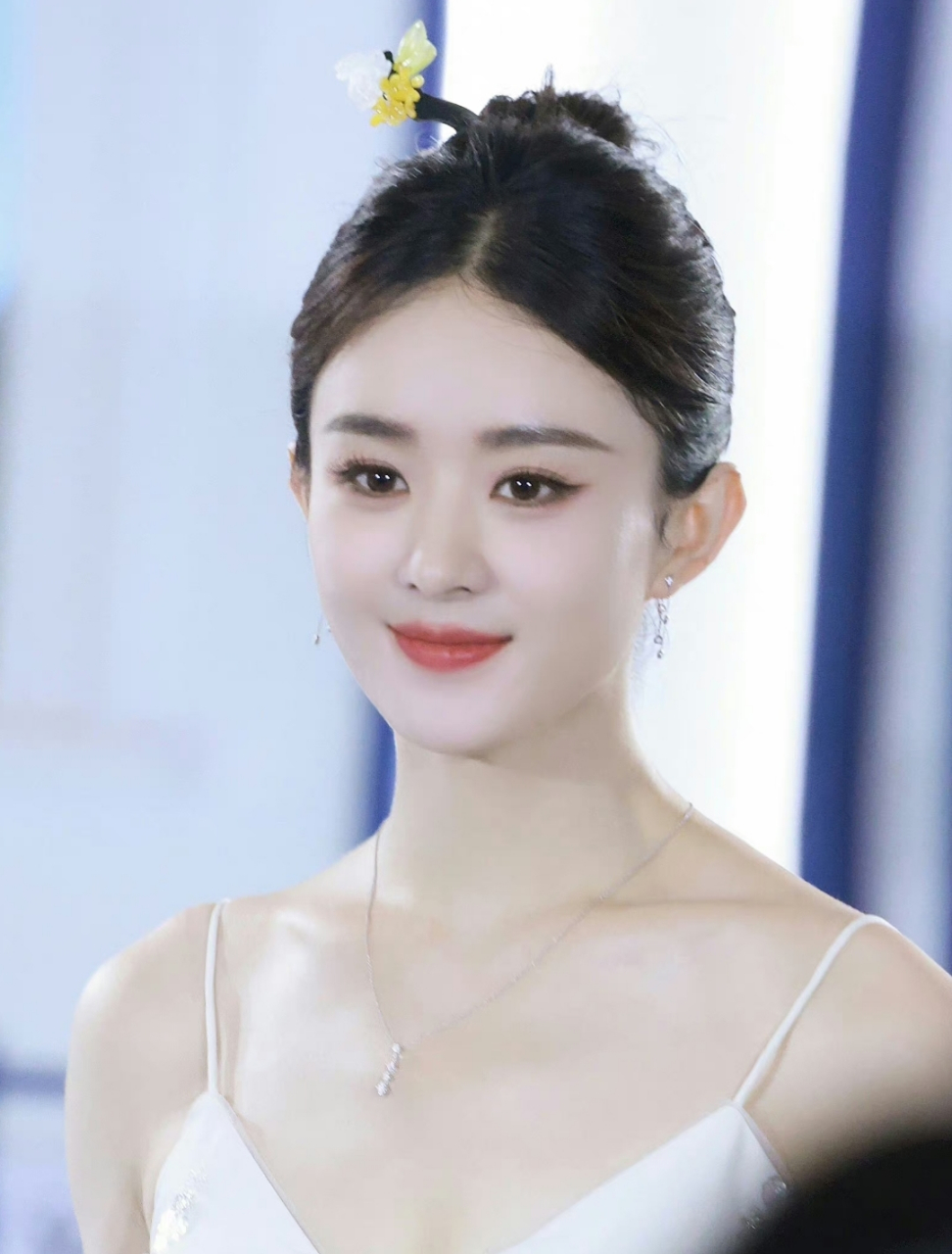 赵丽颖玉簪盘发造型和angelababy玉簪盘发造型,都好美啊!