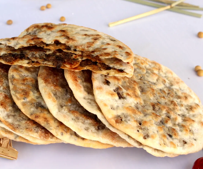 香气诱人,油润又酥香的梅干菜烧饼,自己在家也能做!