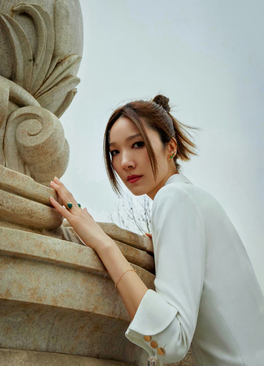 李亚男# 时尚靓丽,清纯妩媚,美腿玉足,风情万种,养眼吸睛