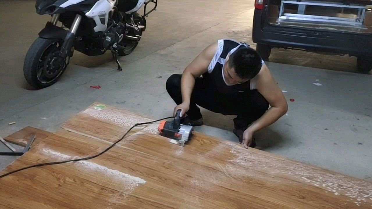餐桌都是电动升降一键升起的长安面包纯手工打造的小房车