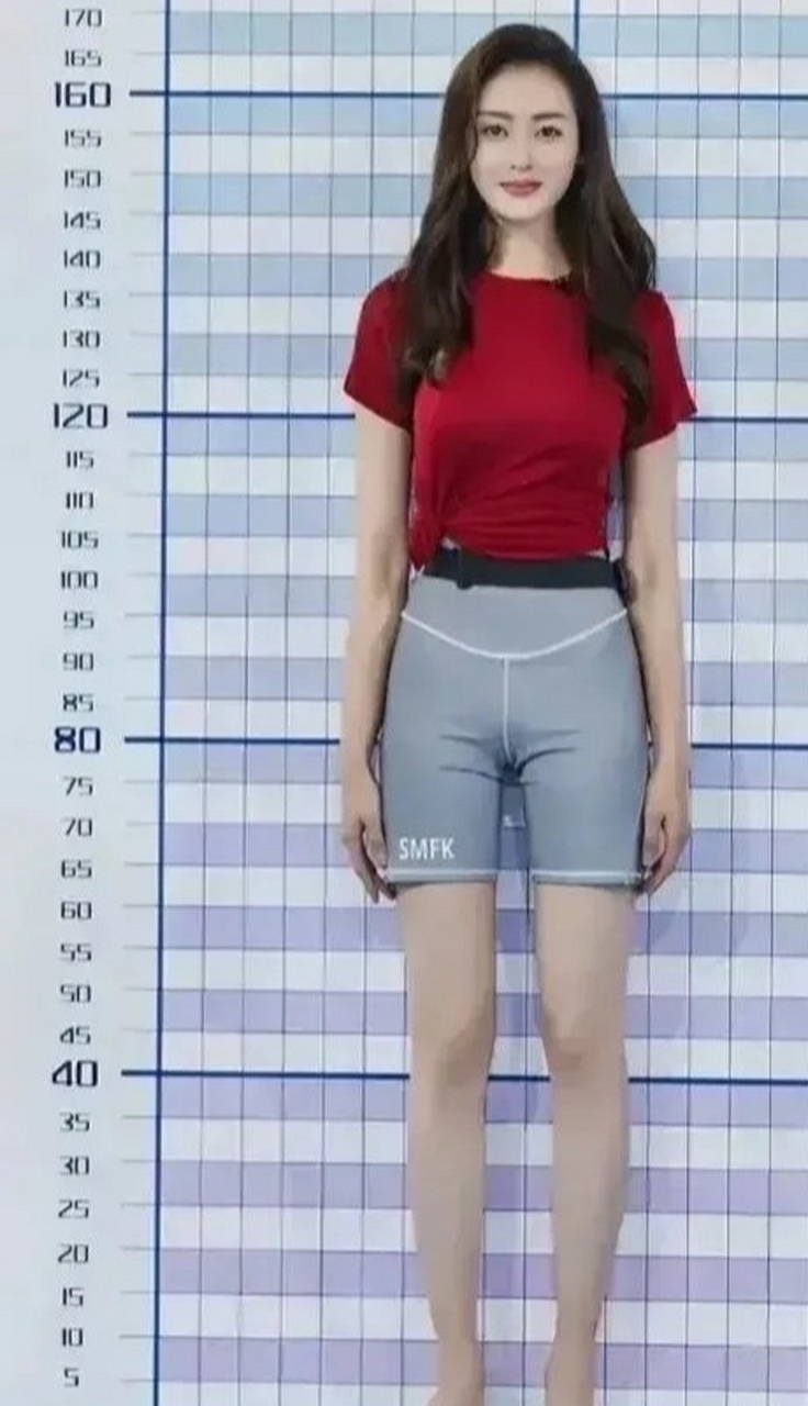 张天爱亲测身高,1米68千真万确,娱乐圈里这么勇敢的女星不多了. 67