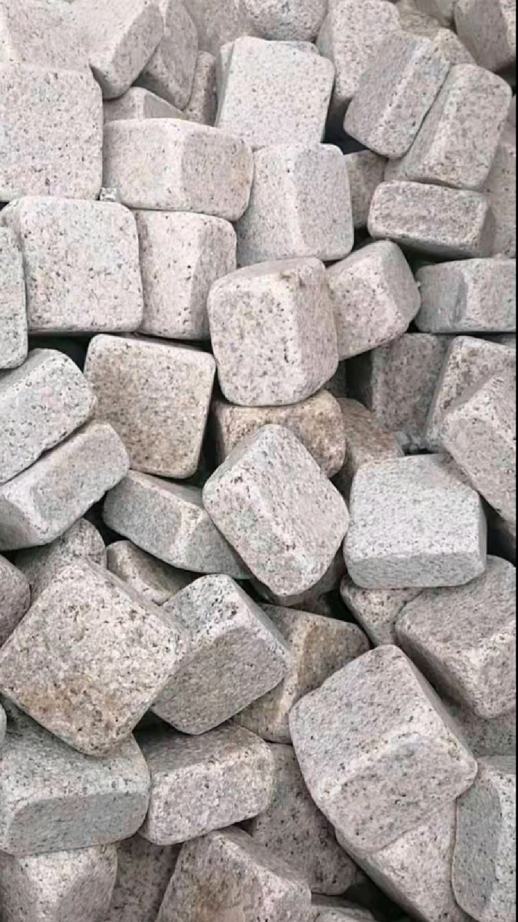 黄锈石加工滚石