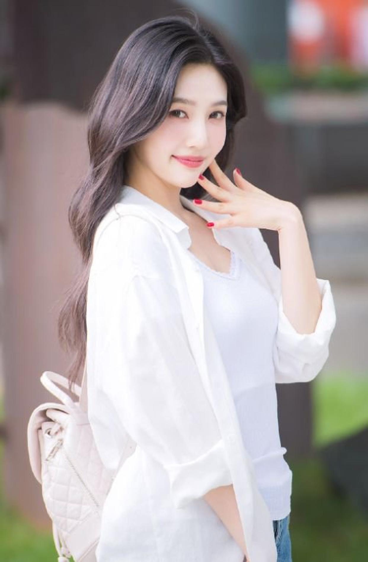 韩国女星清爽街拍