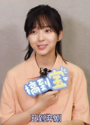 有着"双面孔"的4位女星,初看少女感满满,偶尔又像个小老太