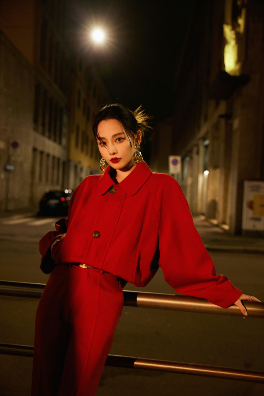 张嘉倪红衣摩登女郎# 张嘉倪红衣摩登女郎造型,一身红真的好适合呀