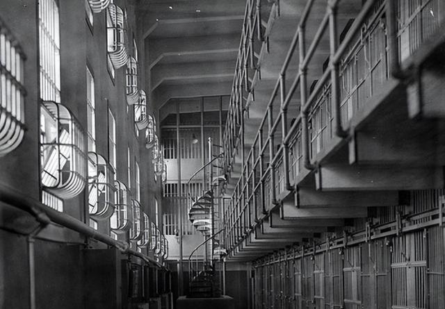 美国恶魔岛监狱,一间单独的牢房,食物丰盛