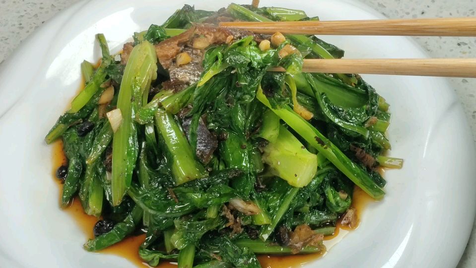 豆豉鲮鱼炒油麦菜在家也能做出饭店的味道,做法简单比吃肉还香