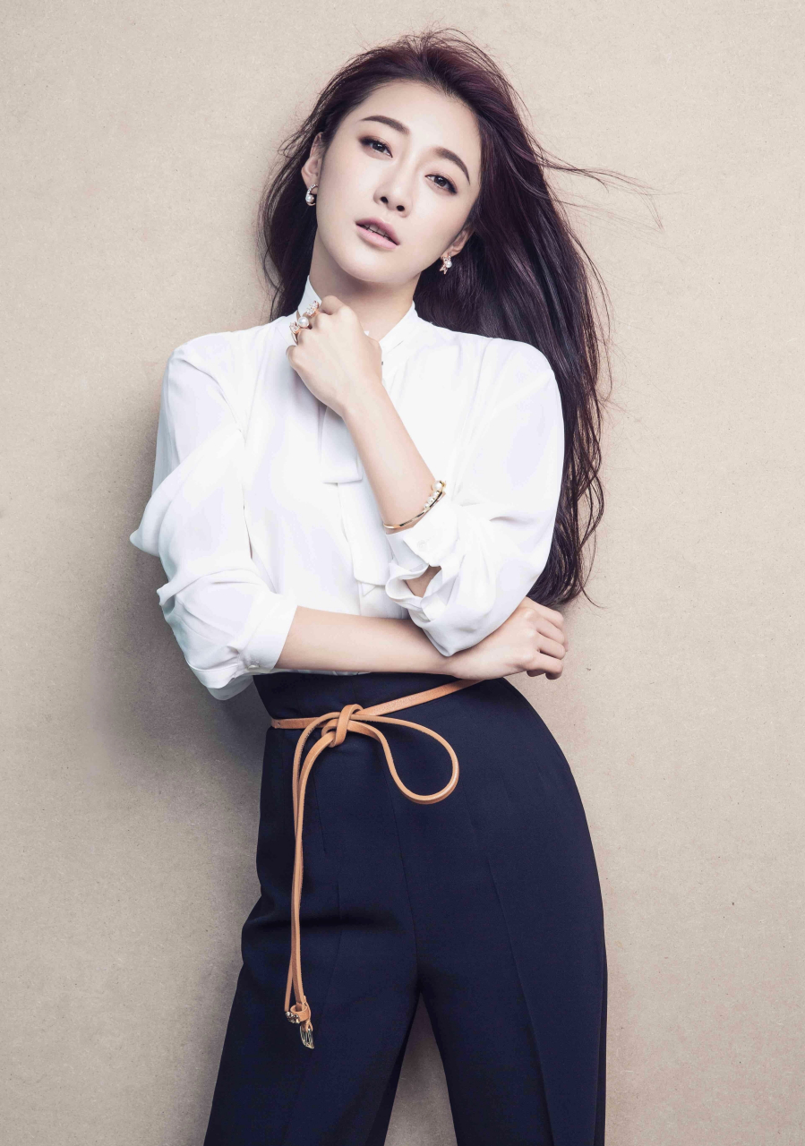 孙佳奇(charry qi),1992年2月10日出生于黑龙江省,中国内地影视女演员