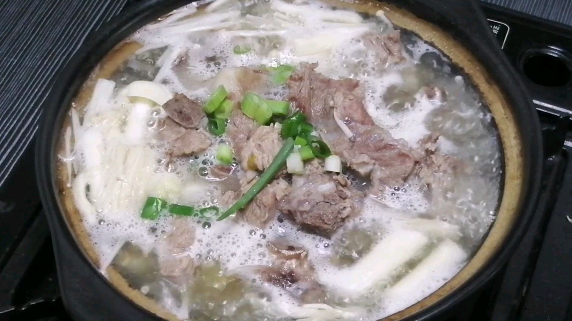 煮个“蘑菇排骨汤”,很鲜很好喝很养身