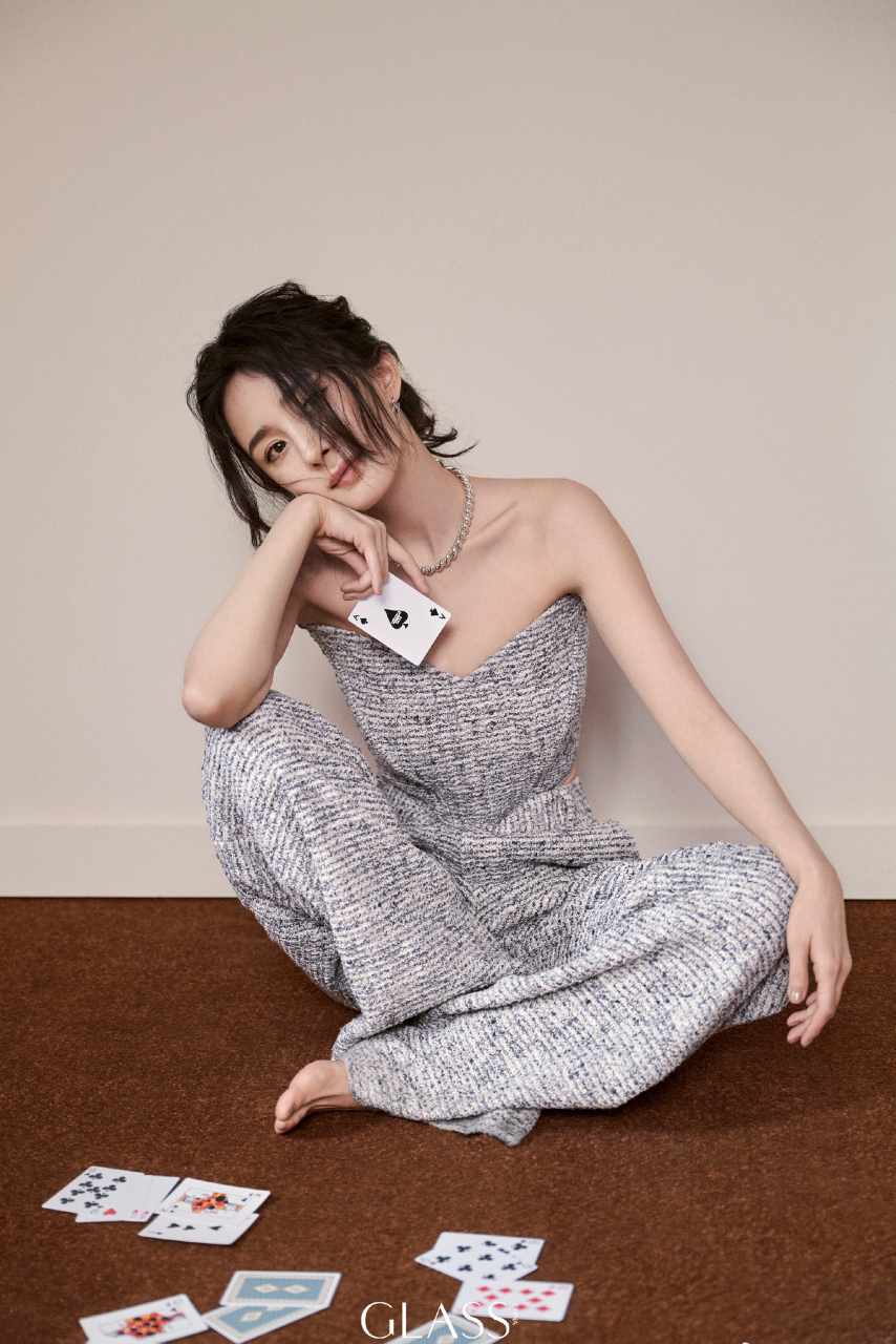 杨幂# 封面杂志大片,颜值与气质拉满.