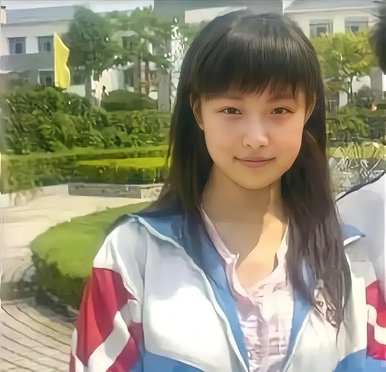 如今的倪妮自带气场,眼神非常有神,眼神一凌厉,气质就