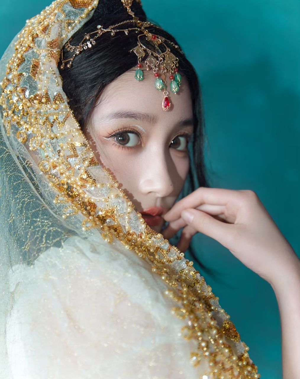 关晓彤《王牌》新造型又有新突破,西域公主扮相高贵又神秘,晓彤妆容